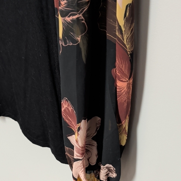 T Tahari Black Blouse with Floral Sleeves - Picture 4 of 6